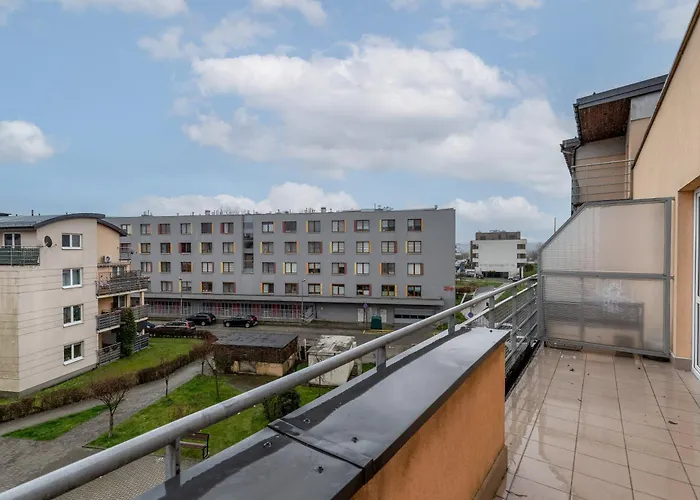 Borkowska Comfort Apartment by BookingHost