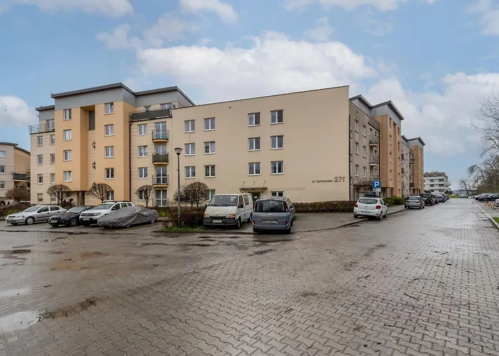 Borkowska Comfort Apartment by BookingHost